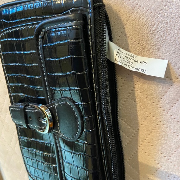 Avon black faux patent leather clutch purse - Picture 5 of 12